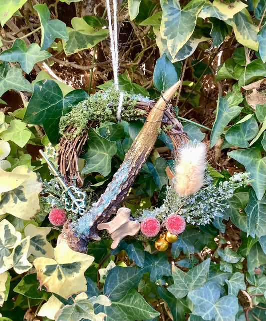 ✨ Yule Witch’s Antler & Bone Wreath , Roe Deer Magic, Golden Key, Holly Blessings ✨